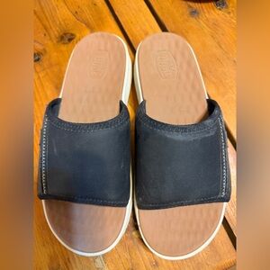 Women’s HeyDude Slides in Black. Size 9